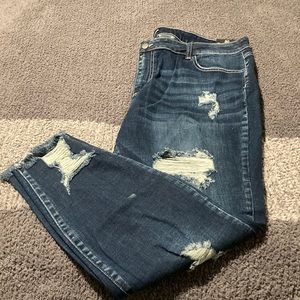 DISTRESSED SKINNY JEANS